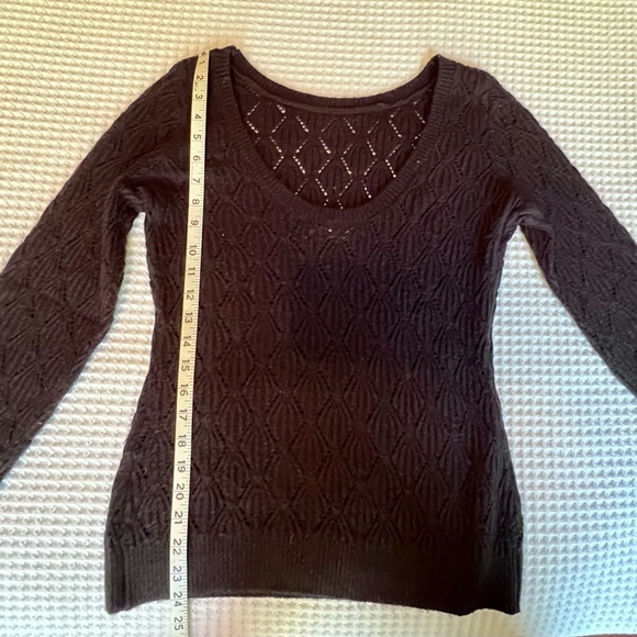 Abercrombie and Fitch sweater with cute diamond pattern. Very soft. - Picture 5 of 9